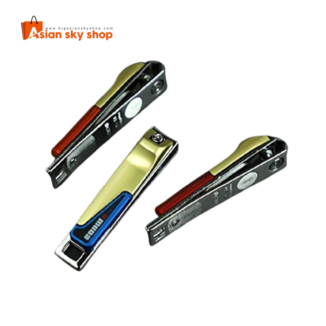 Close-up view of Omuda nail cutter 3002-48G sharp blade and cutting edge